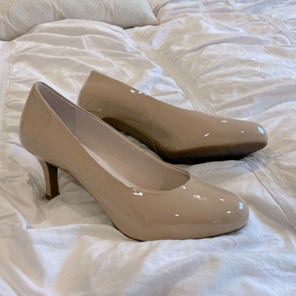 Rockport beige nude patent leather heels pumps 9.5